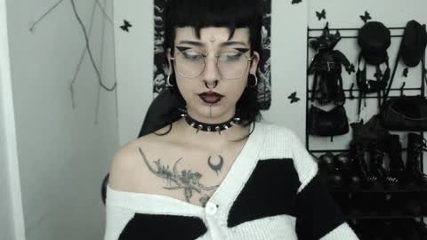 Snapshot of dakota_krall_ chatting on October 31, 10:05 am dakota online show from October 31, 10:05 am