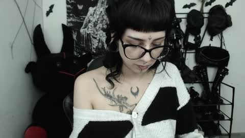 Snapshot of dakota_krall_ chatting on April 25, 3:53 am dakota online show from April 25, 3:53 am