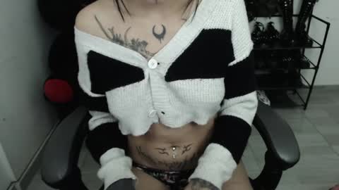 Snapshot of dakota_krall_ chatting on May 8, 2:28 am dakota online show from May 8, 2:28 am