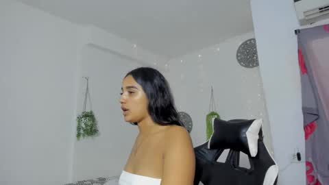 Snapshot of dakota_x18 chatting on November 5, 8:20 pm dakota_x18 online show from November 5, 8:20 pm