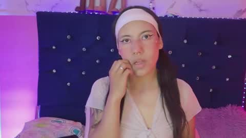 dakotaa_johnson online show from May 31, 6:09 pm