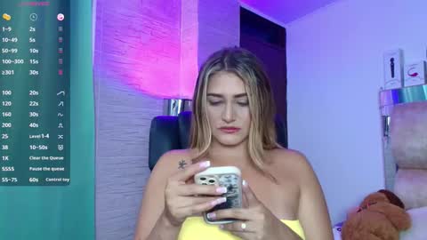 Snapshot of dakotarobbins_ chatting on December 13, 8:47 pm dakotarobbins_ online show from December 13, 8:47 pm