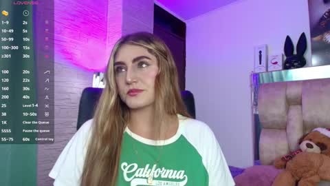 Snapshot of dakotarobbins_ chatting on December 15, 10:47 pm dakotarobbins_ online show from December 15, 10:47 pm