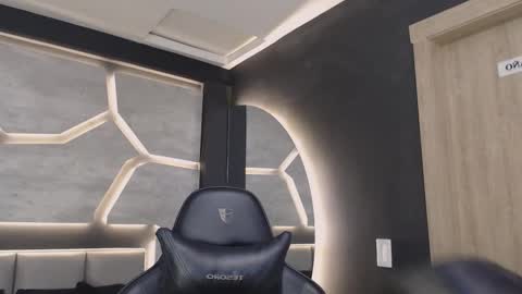 Snapshot of dakotarussell_ chatting on December 2, 11:04 am Dakota online show from December 2, 11:04 am