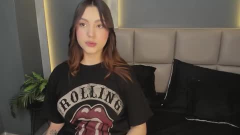 Snapshot of dakotarussell_ chatting on December 14, 12:32 pm Dakota online show from December 14, 12:32 pm