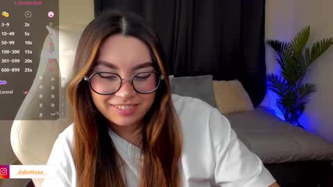 dakottaa__ online show from September 26, 11:42 pm