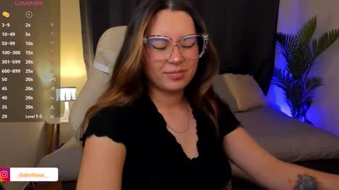 dakottaa__ online show from December 3, 11:36 pm