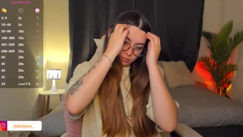 dakottaa__ online show from March 25, 11:44 pm