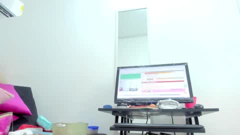 Snapshot of dalia_2 chatting on February 14, 2:39 am Ren online show from February 14, 2:39 am