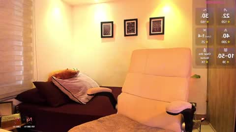 Snapshot of dalia_negra chatting on December 14, 2:21 pm Almendra online show from December 14, 2:21 pm