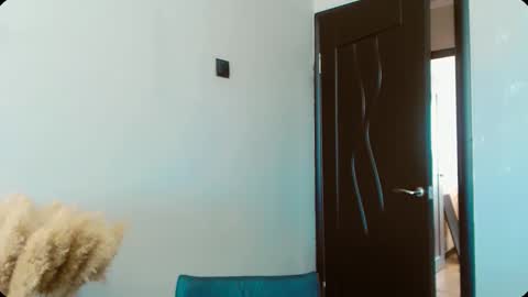 Snapshot of dalidayes chatting on October 24, 7:27 am Dali online show from October 24, 7:27 am