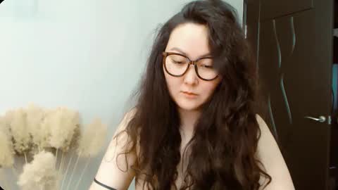 Snapshot of dalidayes chatting on November 12, 6:14 am Dali online show from November 12, 6:14 am