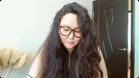 Snapshot of dalidayes chatting on November 20, 6:13 am Dali online show from November 20, 6:13 am