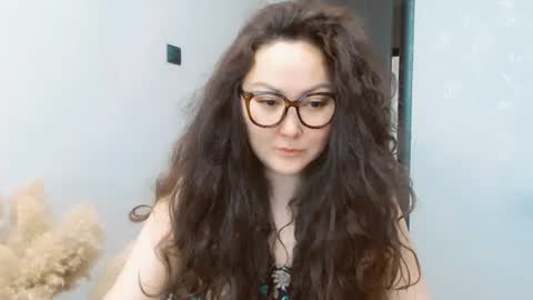 Snapshot of dalidayes chatting on June 21, 5:10 am Dali online show from June 21, 5:10 am