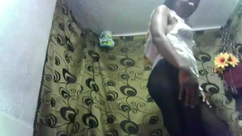 Snapshot of dalila_b chatting on October 30, 3:41 am Dali online show from October 30, 3:41 am