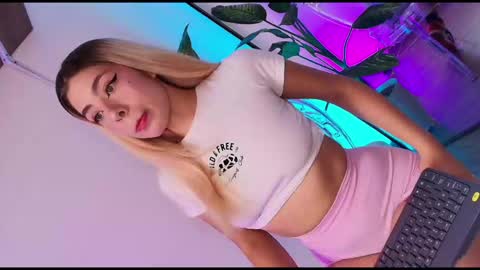 Dalila online show from November 5, 7:25 pm