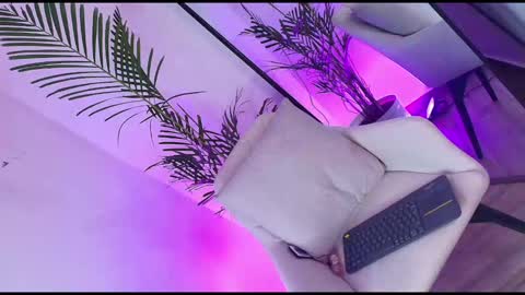 dalilathoms online show from January 17, 8:56 pm