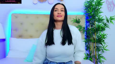 daliyaa_ online show from November 24, 1:00 pm