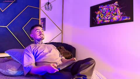 Dallas whitee online show from March 15, 12:33 pm