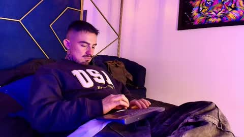 Dallas whitee online show from March 21, 8:01 pm