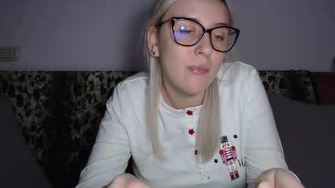 Snapshot of dalyana22 chatting on December 5, 9:50 pm Maria online show from December 5, 9:50 pm