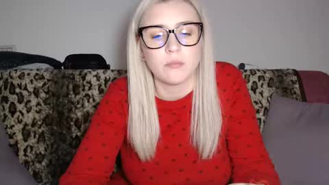 Snapshot of dalyana22 chatting on December 12, 8:53 pm Maria online show from December 12, 8:53 pm