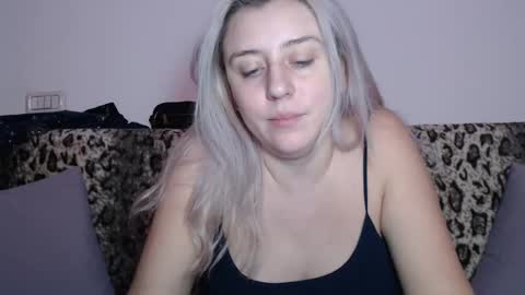 Snapshot of dalyana22 chatting on December 18, 12:43 am Maria online show from December 18, 12:43 am