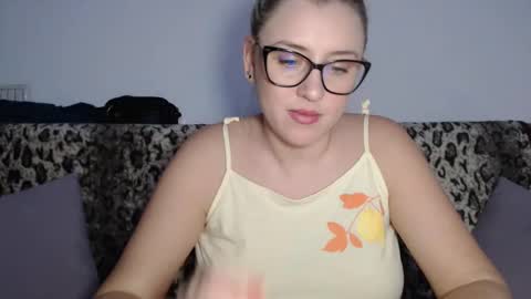 Snapshot of dalyana22 chatting on December 18, 10:02 pm Maria online show from December 18, 10:02 pm