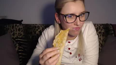 Snapshot of dalyana22 chatting on February 4, 9:41 pm Maria online show from February 4, 9:41 pm