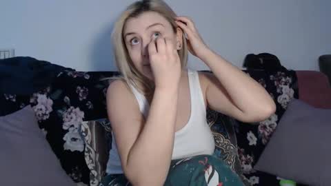 Snapshot of dalyana22 chatting on February 16, 11:38 am Maria online show from February 16, 11:38 am