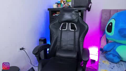 Snapshot of damar_felipe chatting on May 4, 9:00 pm damar_felipe online show from May 4, 9:00 pm