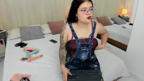 Damaris Ponce online show from July 4, 3:35 am