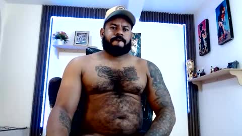 Snapshot of damian64436171 chatting on May 19, 1:44 am damian64436171 online show from May 19, 1:44 am