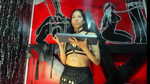 Snapshot of damian_and_tiana chatting on October 31, 4:57 am damian_and_tiana online show from October 31, 4:57 am