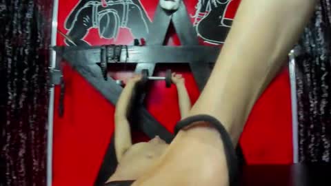 Snapshot of damian_and_tiana chatting on February 4, 4:07 am damian_and_tiana online show from February 4, 4:07 am