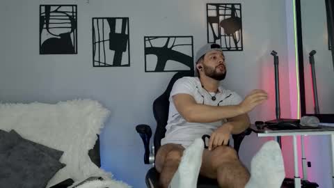 Snapshot of damian_buck chatting on March 24, 4:06 am Jaxon online show from March 24, 4:06 am