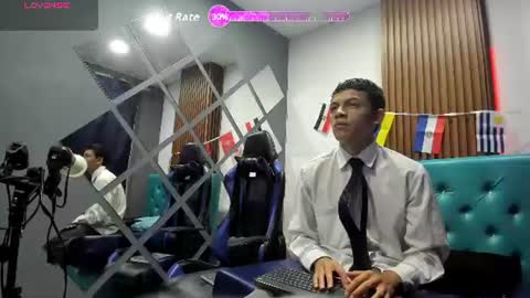 Snapshot of damian_foster chatting on July 8, 3:22 am mike online show from July 8, 3:22 am