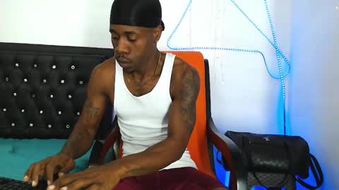 Snapshot of damian_hart_24cm chatting on October 21, 11:00 am damian_hart_24cm online show from October 21, 11:00 am