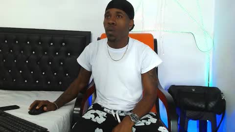 Snapshot of damian_hart_24cm chatting on October 23, 10:41 pm damian_hart_24cm online show from October 23, 10:41 pm