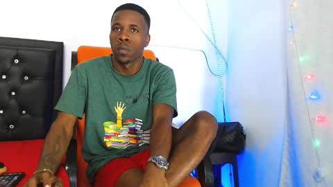 Snapshot of damian_hart_24cm chatting on November 9, 4:11 am damian_hart_24cm online show from November 9, 4:11 am