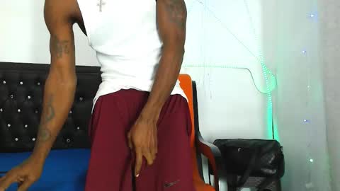 Snapshot of damian_hart_24cm chatting on November 20, 10:15 am damian_hart_24cm online show from November 20, 10:15 am