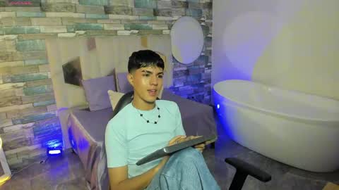 damian_tay online show from April 26, 11:52 am