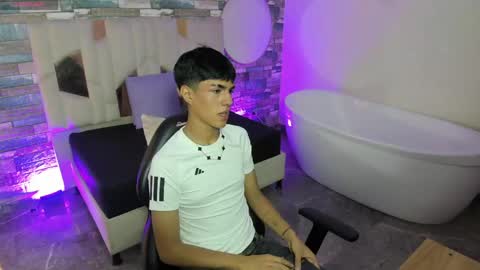 damian_tay online show from May 2, 3:11 am