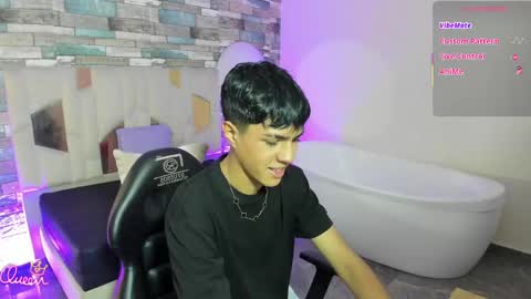 damian_tay online show from May 5, 12:13 pm