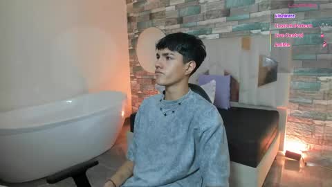 damian_tay online show from May 11, 11:38 am