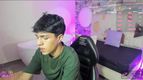 damian_tay online show from May 15, 11:28 am