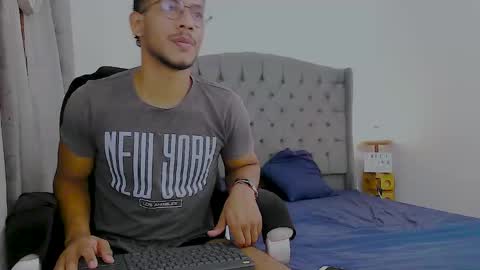 instagram damiannreed. online show from December 20, 2:29 am