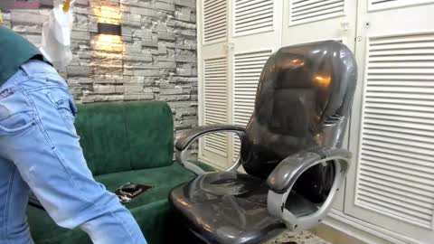 LIAM online show from November 27, 5:37 pm