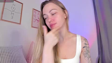 Snapshot of damn_cutie chatting on January 19, 12:31 pm Tiana online show from January 19, 12:31 pm