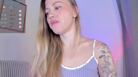 Snapshot of damn_cutie chatting on February 15, 6:43 am Tiana online show from February 15, 6:43 am